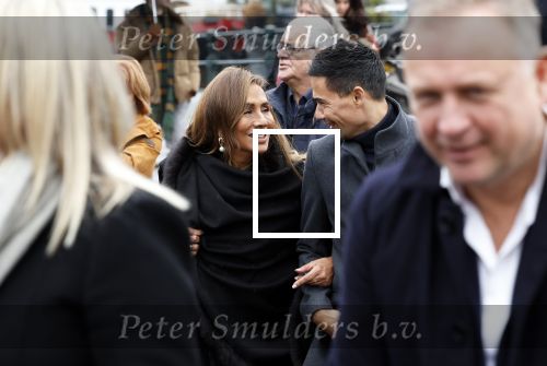 Amsterdam 13 december 2023
Uitvaart dienst Cilly Dartell in de Duif in Amsterdam. Patty Brard met partner Bart Ettekoven