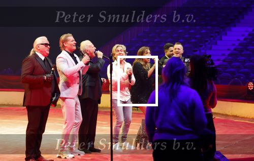 Rotterdam 30 december 2023
Surprise feestje voor Frans Bauer zijn 50e verjaardag in Ahoy. Frans Kwam met zijn vrouw Mariska Bauer en hun zonen Christiaan Frans Jr Lucas en Jan . Frans werd heel emotioneel toen hij aan kwam . In het circus werd er opgetreden door oa Patty Brard Thomas Berge Rene Schuurmans  Emiel Hartkamp Otto Lagerfett Ammar en...