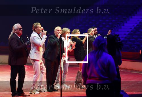 Rotterdam 30 december 2023
Surprise feestje voor Frans Bauer zijn 50e verjaardag in Ahoy. Frans Kwam met zijn vrouw Mariska Bauer en hun zonen Christiaan Frans Jr Lucas en Jan . Frans werd heel emotioneel toen hij aan kwam . In het circus werd er opgetreden door oa Patty Brard Thomas Berge Rene Schuurmans  Emiel Hartkamp Otto Lagerfett Ammar en...