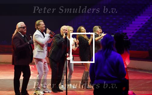 Rotterdam 30 december 2023
Surprise feestje voor Frans Bauer zijn 50e verjaardag in Ahoy. Frans Kwam met zijn vrouw Mariska Bauer en hun zonen Christiaan Frans Jr Lucas en Jan . Frans werd heel emotioneel toen hij aan kwam . In het circus werd er opgetreden door oa Patty Brard Thomas Berge Rene Schuurmans  Emiel Hartkamp Otto Lagerfett Ammar en...