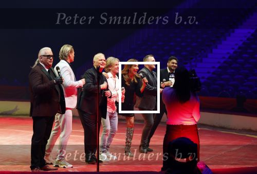 Rotterdam 30 december 2023
Surprise feestje voor Frans Bauer zijn 50e verjaardag in Ahoy. Frans Kwam met zijn vrouw Mariska Bauer en hun zonen Christiaan Frans Jr Lucas en Jan . Frans werd heel emotioneel toen hij aan kwam . In het circus werd er opgetreden door oa Patty Brard Thomas Berge Rene Schuurmans  Emiel Hartkamp Otto Lagerfett Ammar en...