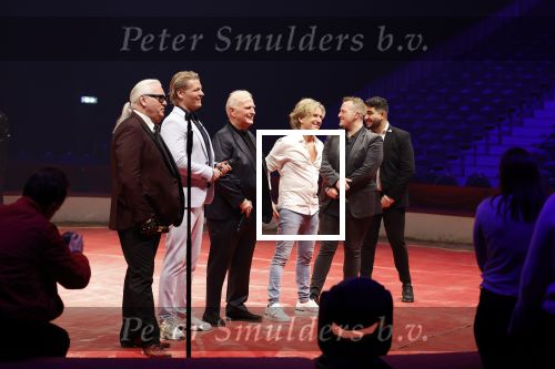 Rotterdam 30 december 2023
Surprise feestje voor Frans Bauer zijn 50e verjaardag in Ahoy. Frans Kwam met zijn vrouw Mariska Bauer en hun zonen Christiaan Frans Jr Lucas en Jan . Frans werd heel emotioneel toen hij aan kwam . In het circus werd er opgetreden door oa Patty Brard Thomas Berge Rene Schuurmans  Emiel Hartkamp Otto Lagerfett Ammar en...