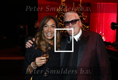 Rotterdam 30 december 2023
Surprise feestje voor Frans Bauer zijn 50e verjaardag in Ahoy. Frans Kwam met zijn vrouw Mariska Bauer en hun zonen Christiaan Frans Jr Lucas en Jan . Frans werd heel emotioneel toen hij aan kwam . In het circus werd er opgetreden door oa Patty Brard Thomas Berge en Emiel Hartkamp. Patty Brard en Otto Lagerfett