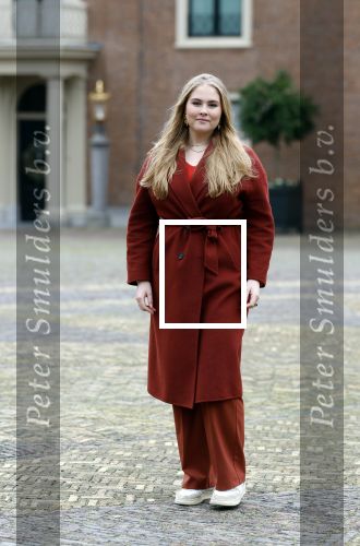 Den Haag 22 december 2023
Fotouurtje met Koning Willem Alexander Koningin Maxima Prinses Amalia Prinses Alexia Prinses Ariane en hun hondje Mambo bij Huis ten Bosch .
