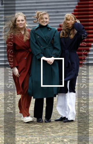 Den Haag 22 december 2023
Fotouurtje met Koning Willem Alexander Koningin Maxima Prinses Amalia Prinses Alexia Prinses Ariane en hun hondje Mambo bij Huis ten Bosch .