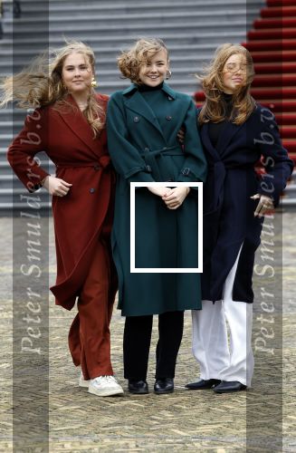 Den Haag 22 december 2023
Fotouurtje met Koning Willem Alexander Koningin Maxima Prinses Amalia Prinses Alexia Prinses Ariane en hun hondje Mambo bij Huis ten Bosch .