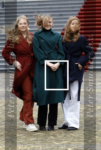 Den Haag 22 december 2023
Fotouurtje met Koning Willem Alexander Koningin Maxima Prinses Amalia Prinses Alexia Prinses Ariane en hun hondje Mambo bij Huis ten Bosch .