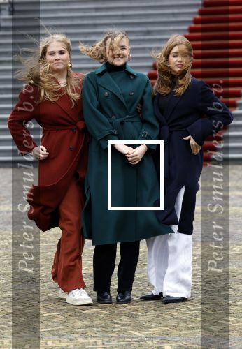 Den Haag 22 december 2023
Fotouurtje met Koning Willem Alexander Koningin Maxima Prinses Amalia Prinses Alexia Prinses Ariane en hun hondje Mambo bij Huis ten Bosch .