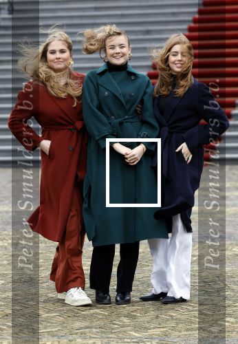 Den Haag 22 december 2023
Fotouurtje met Koning Willem Alexander Koningin Maxima Prinses Amalia Prinses Alexia Prinses Ariane en hun hondje Mambo bij Huis ten Bosch .