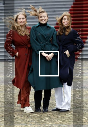 Den Haag 22 december 2023
Fotouurtje met Koning Willem Alexander Koningin Maxima Prinses Amalia Prinses Alexia Prinses Ariane en hun hondje Mambo bij Huis ten Bosch .