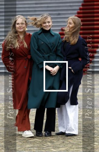 Den Haag 22 december 2023
Fotouurtje met Koning Willem Alexander Koningin Maxima Prinses Amalia Prinses Alexia Prinses Ariane en hun hondje Mambo bij Huis ten Bosch .