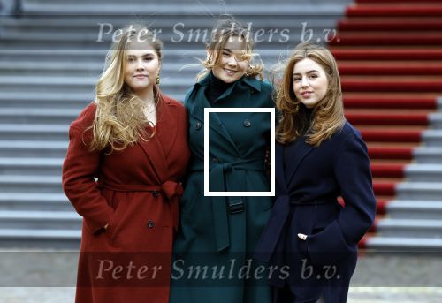 Den Haag 22 december 2023
Fotouurtje met Koning Willem Alexander Koningin Maxima Prinses Amalia Prinses Alexia Prinses Ariane en hun hondje Mambo bij Huis ten Bosch .