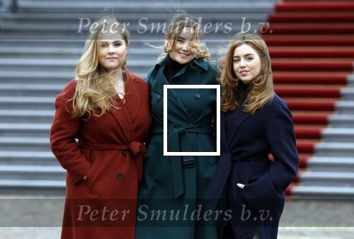 Den Haag 22 december 2023
Fotouurtje met Koning Willem Alexander Koningin Maxima Prinses Amalia Prinses Alexia Prinses Ariane en hun hondje Mambo bij Huis ten Bosch .
