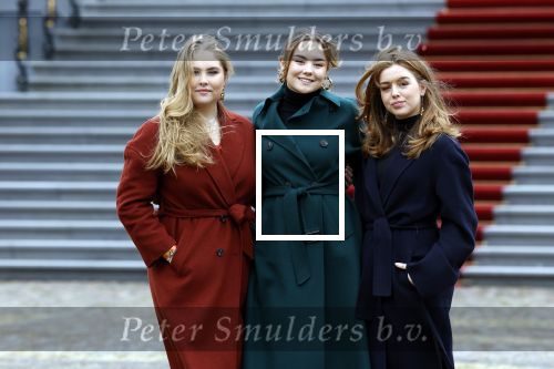 Den Haag 22 december 2023
Fotouurtje met Koning Willem Alexander Koningin Maxima Prinses Amalia Prinses Alexia Prinses Ariane en hun hondje Mambo bij Huis ten Bosch .