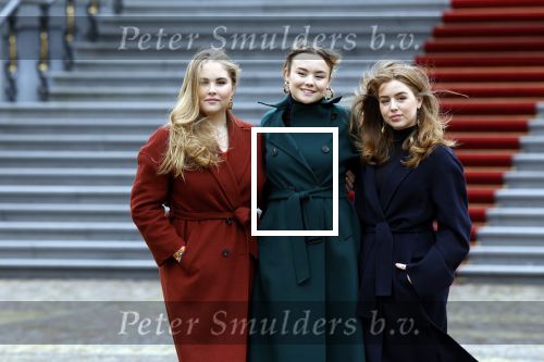 Den Haag 22 december 2023
Fotouurtje met Koning Willem Alexander Koningin Maxima Prinses Amalia Prinses Alexia Prinses Ariane en hun hondje Mambo bij Huis ten Bosch .