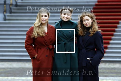 Den Haag 22 december 2023
Fotouurtje met Koning Willem Alexander Koningin Maxima Prinses Amalia Prinses Alexia Prinses Ariane en hun hondje Mambo bij Huis ten Bosch .