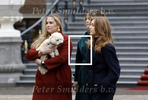 Den Haag 22 december 2023
Fotouurtje met Koning Willem Alexander Koningin Maxima Prinses Amalia Prinses Alexia Prinses Ariane en hun hondje Mambo bij Huis ten Bosch .