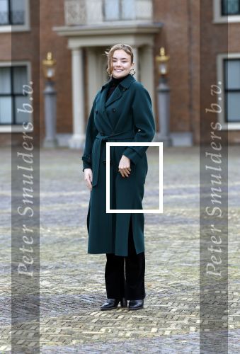Den Haag 22 december 2023
Fotouurtje met Koning Willem Alexander Koningin Maxima Prinses Amalia Prinses Alexia Prinses Ariane en hun hondje Mambo bij Huis ten Bosch .