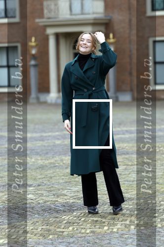 Den Haag 22 december 2023
Fotouurtje met Koning Willem Alexander Koningin Maxima Prinses Amalia Prinses Alexia Prinses Ariane en hun hondje Mambo bij Huis ten Bosch .