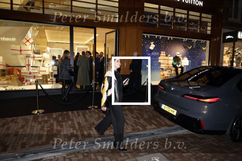 Amsterdam 14 december 2023
Opening van de nieuwe Louis Vuitton winkel op de pc Hooftstraat.
Alle gasten werden met luxe BMW \'s gebracht. Prinses Eloise v Oranje