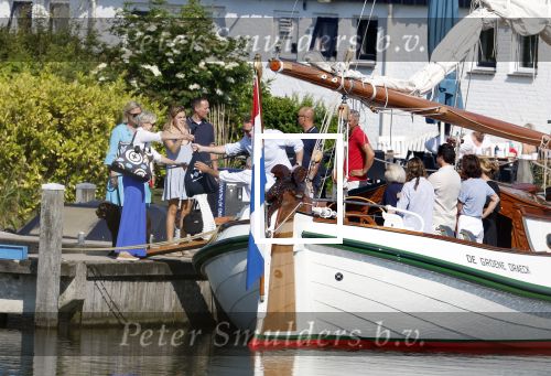 Muiden 11 juni 2023
Prinses Beatrix gaat varen met vrienden op de groene Draeck. oa Aanwezig Prins Constantijn Prinses laurentien Gravin Eloise met (een) vriend.  Prinses Laurentien had ook de hond meegenomen.