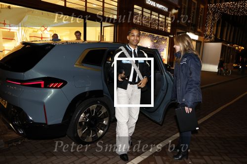 Amsterdam 14 december 2023
Opening van de nieuwe Louis Vuitton winkel op de pc Hooftstraat.
Alle gasten werden met luxe BMW \'s gebracht. rapper Sor