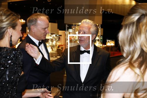 Amsterdam 9 december 2023
VIP dag van de luxury fair in de RAI. Dennis Bergkamp en zijn vrouw HenritaDennis Bergkamp. david Bijlsma reikt het eerste exemplaar uit. Rob Jansen