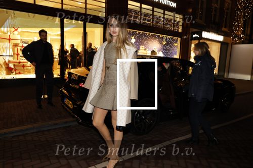 Amsterdam 14 december 2023
Opening van de nieuwe Louis Vuitton winkel op de pc Hooftstraat.
Alle gasten werden met luxe BMW \'s gebracht. Romee Strijd en haar man Laurens v Leeuwen