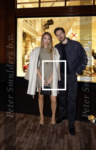 Amsterdam 14 december 2023
Opening van de nieuwe Louis Vuitton winkel op de pc Hooftstraat.
Alle gasten werden met luxe BMW \'s gebracht. Romee Strijd en haar man Laurens v Leeuwen