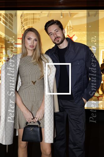 Amsterdam 14 december 2023
Opening van de nieuwe Louis Vuitton winkel op de pc Hooftstraat.
Alle gasten werden met luxe BMW \'s gebracht. Romee Strijd en haar man Laurens v Leeuwen