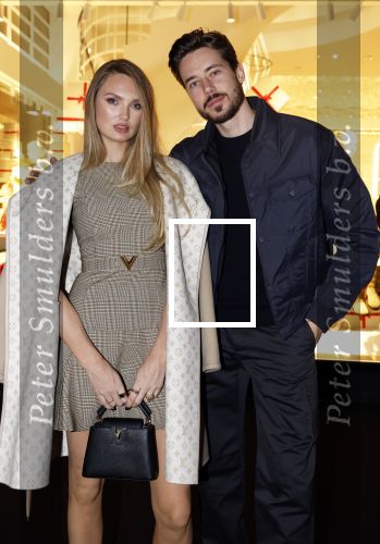 Amsterdam 14 december 2023
Opening van de nieuwe Louis Vuitton winkel op de pc Hooftstraat.
Alle gasten werden met luxe BMW \'s gebracht. Romee Strijd en haar man Laurens v Leeuwen