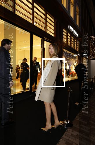 Amsterdam 14 december 2023
Opening van de nieuwe Louis Vuitton winkel op de pc Hooftstraat.
Alle gasten werden met luxe BMW \'s gebracht. Romee Strijd en haar man Laurens v Leeuwen
