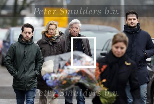 Amsterdam 27 december 2023
Afscheidsdienst / begrafenis Linda v Dyck (Dijk) op Zorgvlied. Ronald Plasterk Els Beumer zoon zonen Wouter Plasterk Willem Plasterk