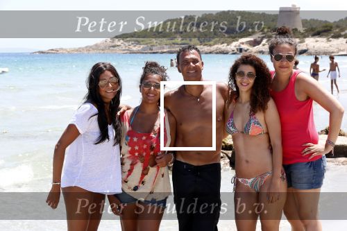 ibiza 17 juli 2012
Ruud Gullit op vakantie met al zijn 6 kinderen Felicity Charmayne Quincy Cheyenne Joelle en Maxim .
Peter Smulders bv
