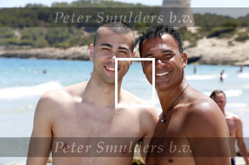 ibiza 17 juli 2012
Ruud Gullit op vakantie met al zijn 6 kinderen Felicity Charmayne Quincy Cheyenne Joelle en Maxim .
Peter Smulders bv