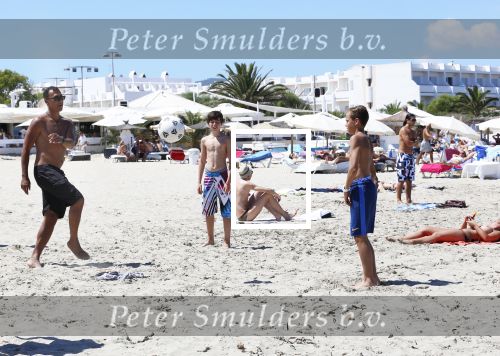 ibiza 17 juli 2012
Ruud Gullit op vakantie met al zijn 6 kinderen Felicity Charmayne Quincy Cheyenne Joelle en Maxim .
Peter Smulders bv