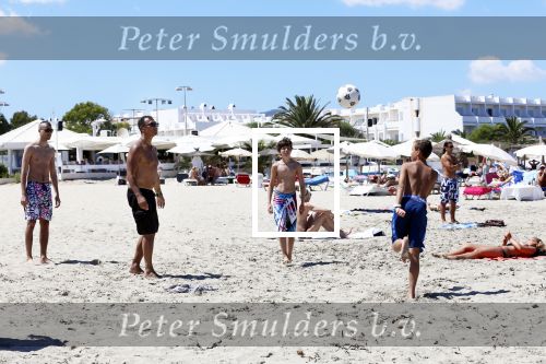 ibiza 17 juli 2012
Ruud Gullit op vakantie met al zijn 6 kinderen Felicity Charmayne Quincy Cheyenne Joelle en Maxim .
Peter Smulders bv