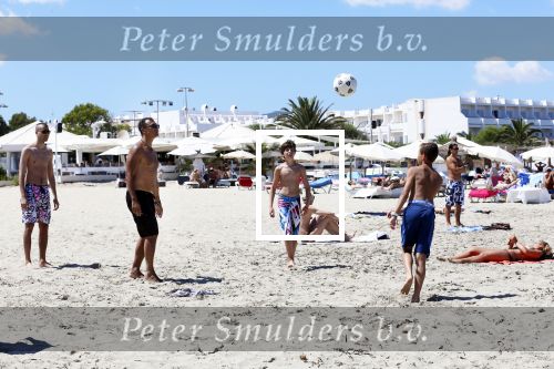 ibiza 17 juli 2012
Ruud Gullit op vakantie met al zijn 6 kinderen Felicity Charmayne Quincy Cheyenne Joelle en Maxim .
Peter Smulders bv