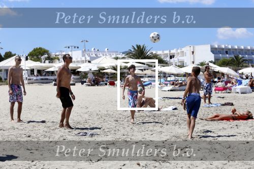 ibiza 17 juli 2012
Ruud Gullit op vakantie met al zijn 6 kinderen Felicity Charmayne Quincy Cheyenne Joelle en Maxim .
Peter Smulders bv
