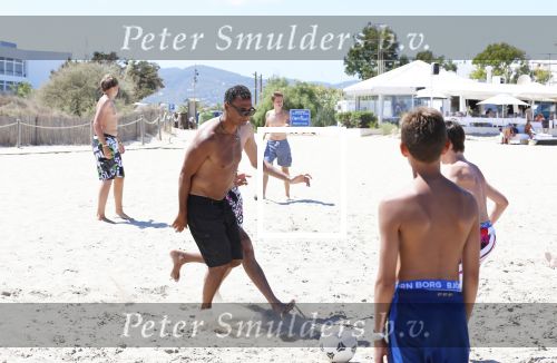ibiza 17 juli 2012
Ruud Gullit op vakantie met al zijn 6 kinderen Felicity Charmayne Quincy Cheyenne Joelle en Maxim .
Peter Smulders bv