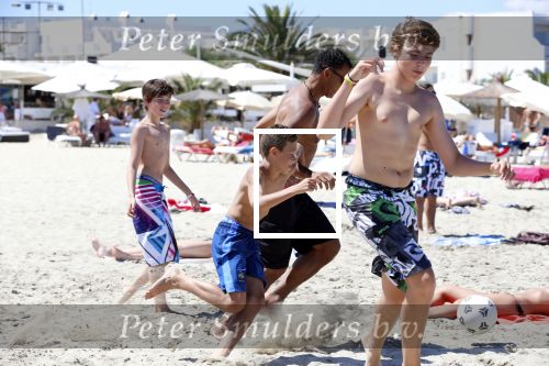 ibiza 17 juli 2012
Ruud Gullit op vakantie met al zijn 6 kinderen Felicity Charmayne Quincy Cheyenne Joelle en Maxim .
Peter Smulders bv