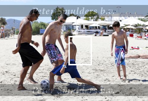 ibiza 17 juli 2012
Ruud Gullit op vakantie met al zijn 6 kinderen Felicity Charmayne Quincy Cheyenne Joelle en Maxim .
Peter Smulders bv