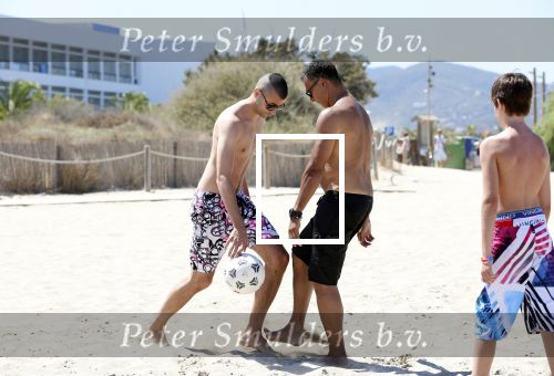 ibiza 17 juli 2012
Ruud Gullit op vakantie met al zijn 6 kinderen Felicity Charmayne Quincy Cheyenne Joelle en Maxim .
Peter Smulders bv