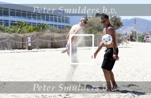 ibiza 17 juli 2012
Ruud Gullit op vakantie met al zijn 6 kinderen Felicity Charmayne Quincy Cheyenne Joelle en Maxim .
Peter Smulders bv