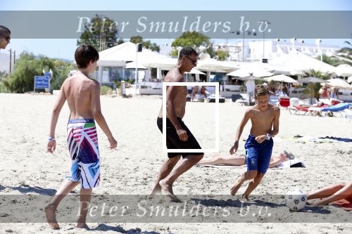 ibiza 17 juli 2012
Ruud Gullit op vakantie met al zijn 6 kinderen Felicity Charmayne Quincy Cheyenne Joelle en Maxim .
Peter Smulders bv