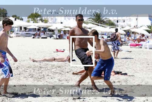 ibiza 17 juli 2012
Ruud Gullit op vakantie met al zijn 6 kinderen Felicity Charmayne Quincy Cheyenne Joelle en Maxim .
Peter Smulders bv