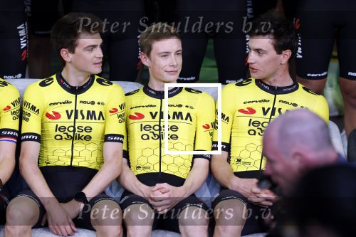 Amsterdam 21 december 2023
Presentatie nieuwe ploeg Visma Lease a Bike bij Move in Amsterdam. Sepp Kuss Jonas Vingegaard en Olav Kooij