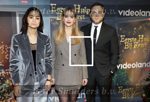 Amsterdam 6 december 2023
Premiere eerste hulp bij kerst  in Pathe Noord van Videoland. Soumaya Ahouaoui, Eva Laurenssen, Teun Luijkx