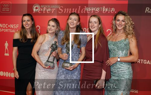 Utrecht 20 december 2023
Sportman / sportvrouw van jaar gala . Sportploeg van het jaar dee dames 400 meter met Femke Bol Lieke Klaver Eveline Saalberg Cathelijn Peeters en Lisanne de Witte