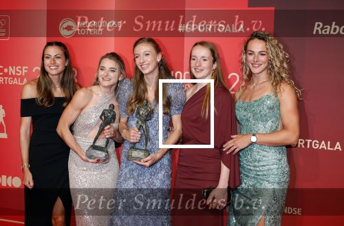 Utrecht 20 december 2023
Sportman / sportvrouw van jaar gala . Sportploeg van het jaar dee dames 400 meter met Femke Bol Lieke Klaver Eveline Saalberg Cathelijn Peeters en Lisanne de Witte